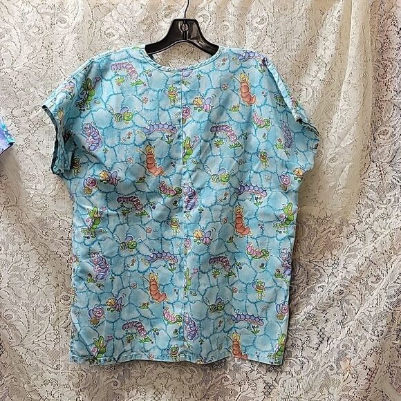 Bundle of 3 v neck scrubs tops by Simply Basic, Basic, & Peaches, size medium - Picture 3 of 11